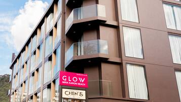 Vista frontal de la propiedad