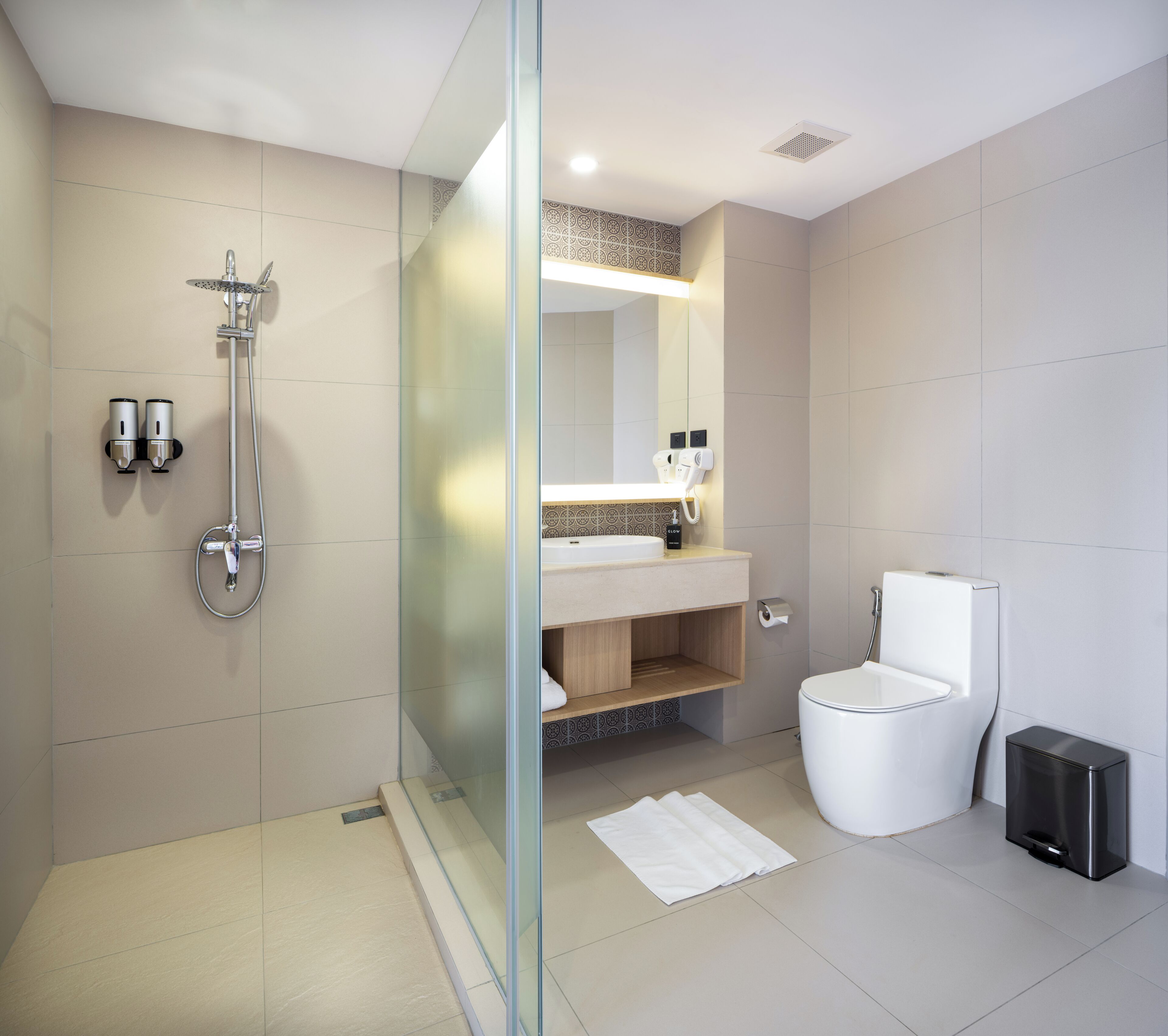 Foto - GLOW Mira Karon Beach