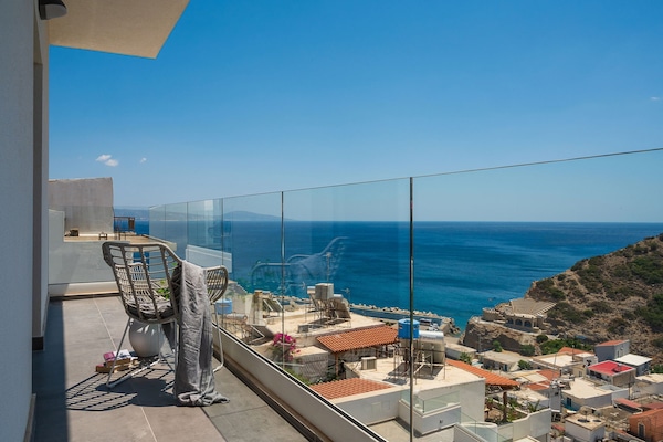 Apartment, Sea View | Premium bedding, desk, laptop workspace, soundproofing