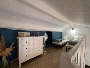 2 chambres, fer et planche à repasser, lit parapluie, Wi-Fi gratuit