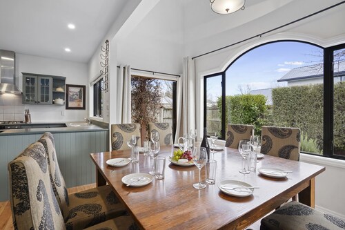 Kokomea House - Wanaka Holiday Home