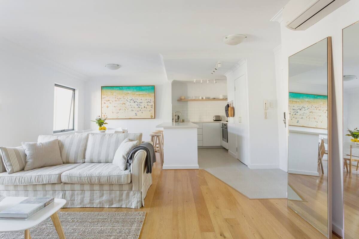 Mounts Bay Retreat ~ Style central CBD w/ free parking