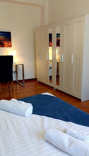 2 Schlafzimmer, Schreibtisch, Bügeleisen/Bügelbrett, kostenloses WLAN