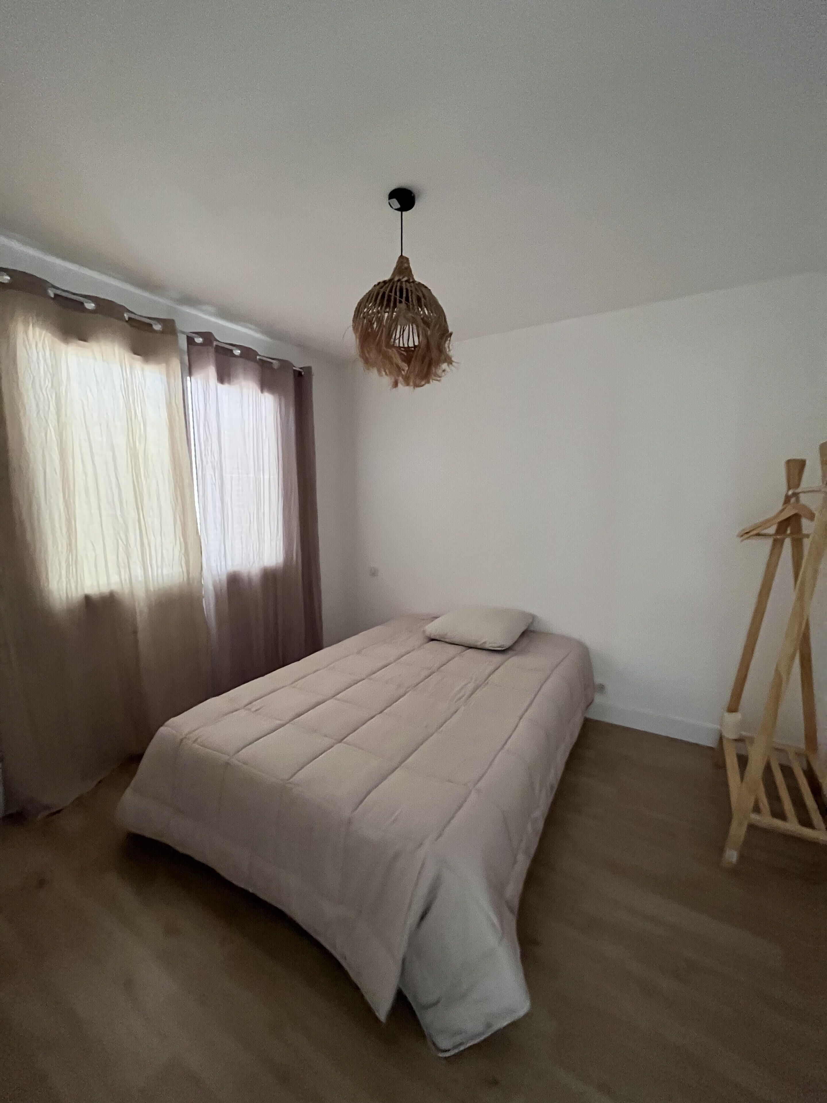 3 chambres, fer et planche à repasser, lit parapluie, Wi-Fi gratuit