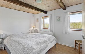 3 bedrooms, travel cot, free WiFi