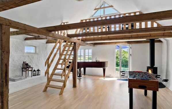 Game room - Cozy home in Nykøbing M with kitchen (Nykøbing M)