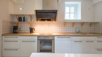 Réfrigérateur, four, plaque de cuisson, lave-vaisselle