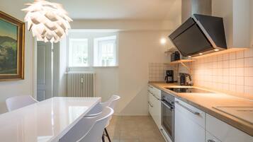 Refrigerador, horno, placa de cocina, lavavajillas