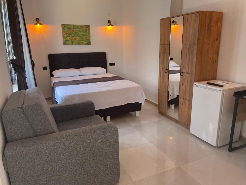 Minibar, free WiFi, bed sheets