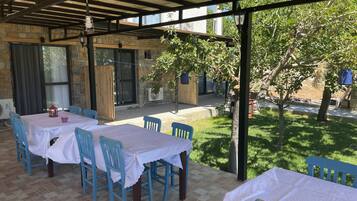 Tägliches inbegriffenes großes Frühstück