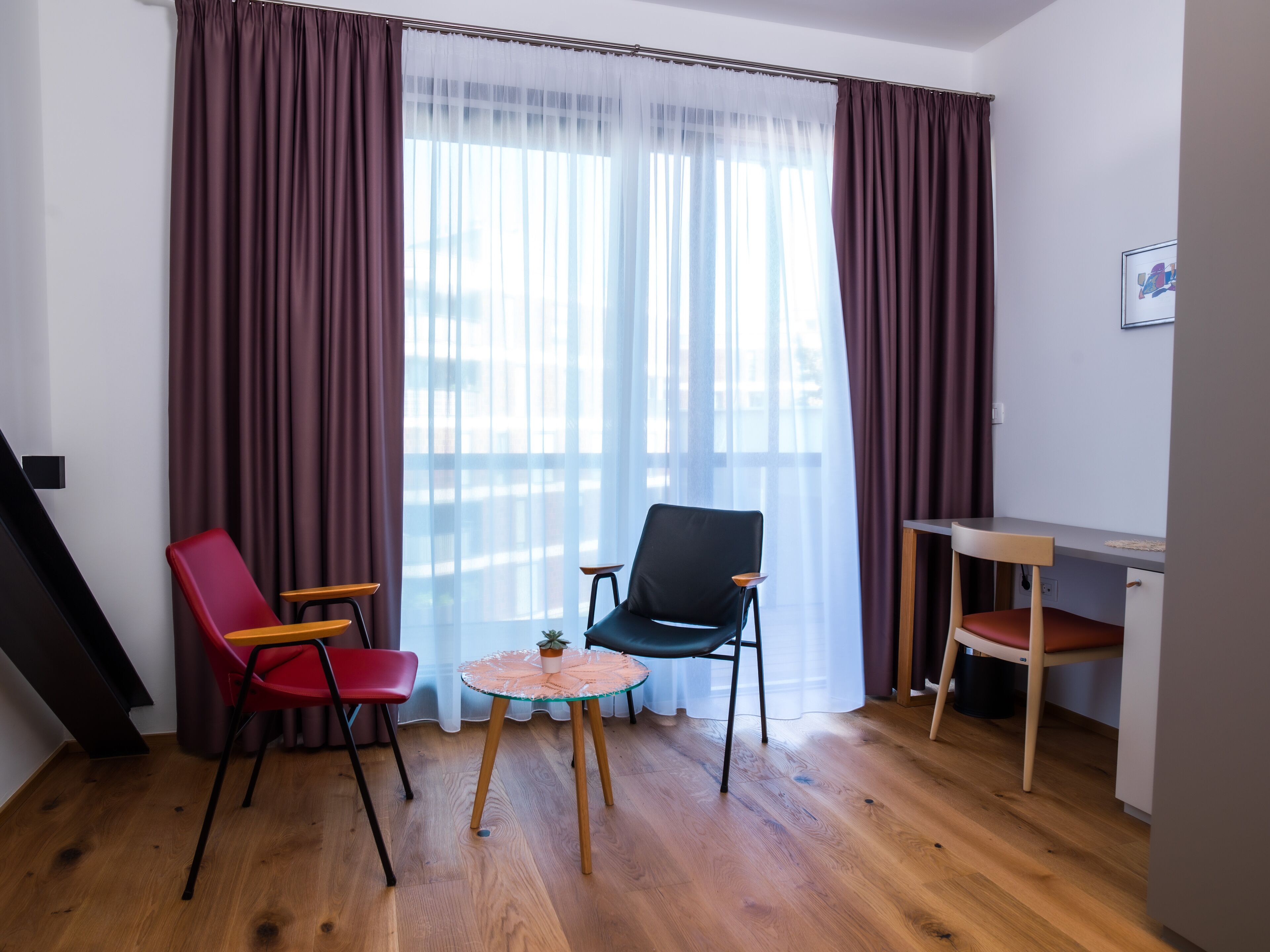 Standard-Suite | Minibar, Zimmersafe, individuell eingerichtet, Schreibtisch