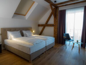 Chambre Standard double | Minibar, coffre-fort, ameublement unique, bureau