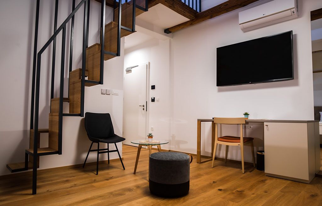 スタンダード スイート | ミニバー、セーフティボックス (室内)、客室ごとに異なるインテリア、デスク