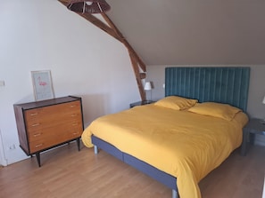 4 Schlafzimmer, Bügeleisen/Bügelbrett, kostenloses WLAN