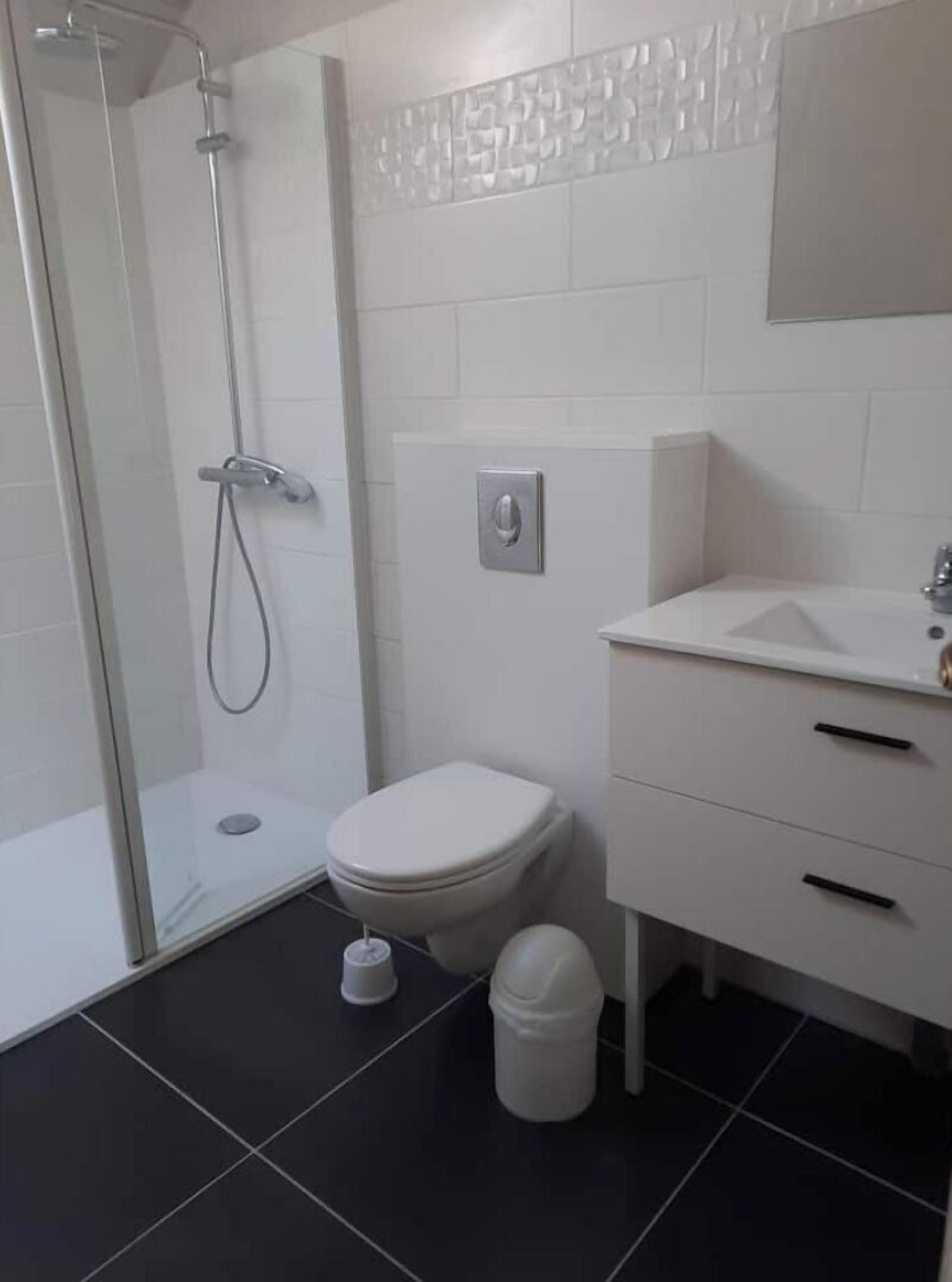 Shower, toilet paper