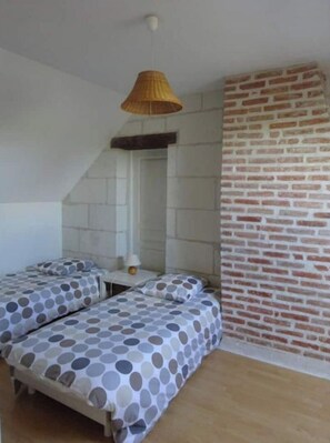 4 bedrooms, iron/ironing board, free WiFi, wheelchair access