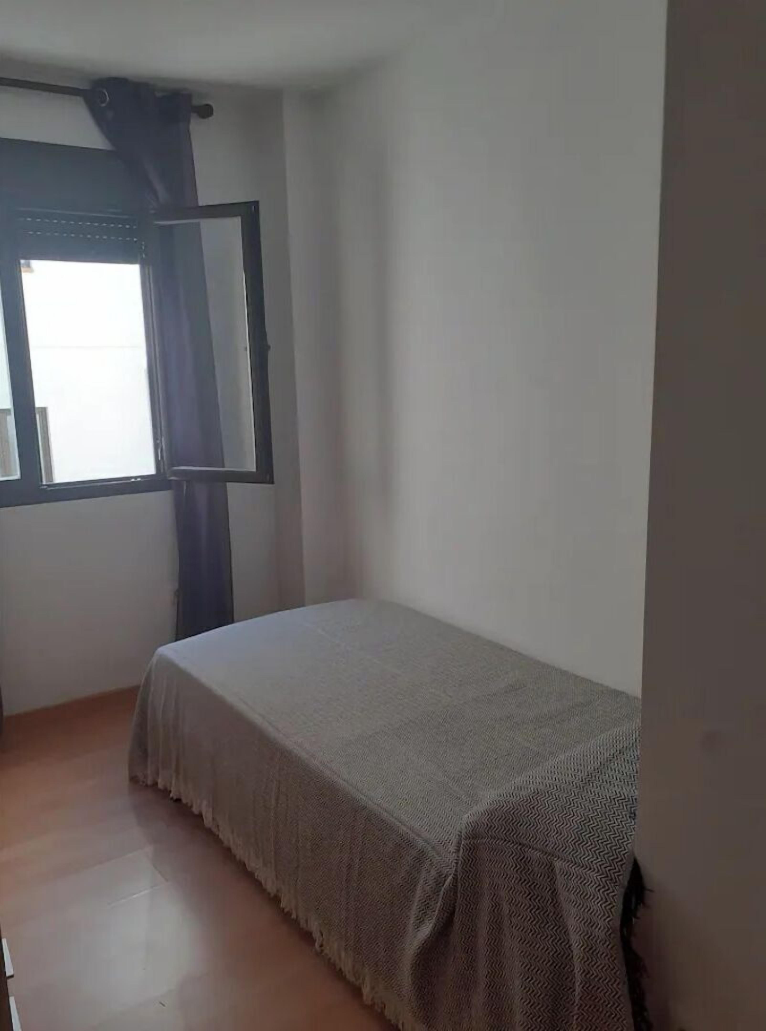 2 slaapkamers, een strijkplank/strijkijzer, reisbedje, gratis wifi