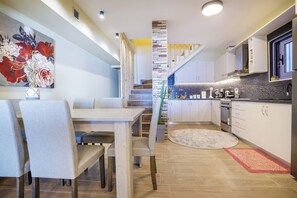 Family Apartment, Multiple Bedrooms, Sea Facing (Maritinas Stone Apartment On The) | Dining - Maritinas Stone House & Apartment On The Beach (Pyrgos)