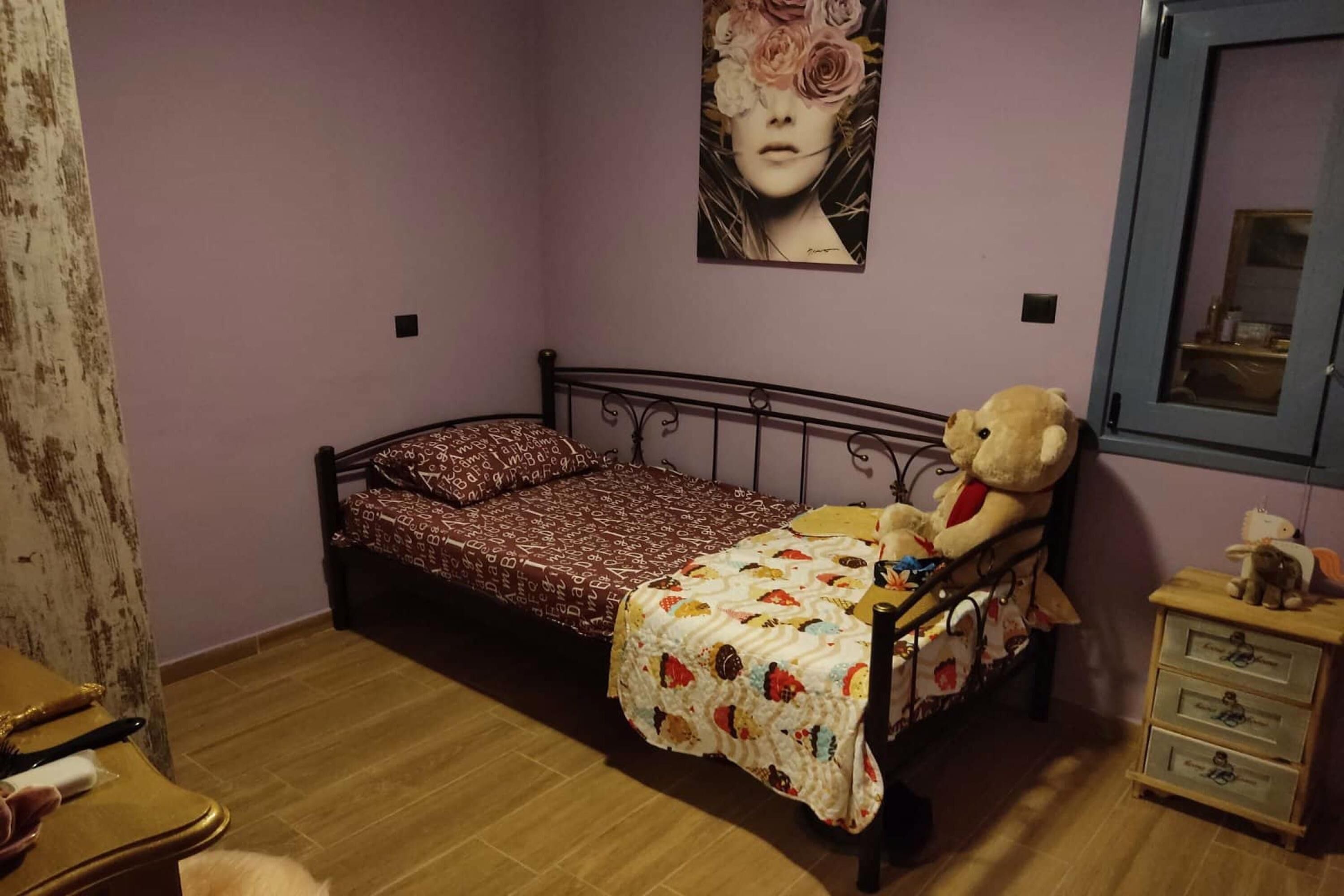 3 bedrooms, iron/ironing board, bed sheets