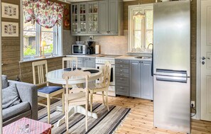 Réfrigérateur, micro-ondes, four, cafetiÚre/bouilloire
