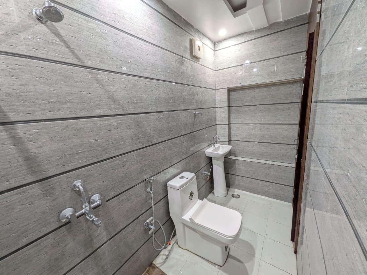 Deluxe AC Small Room | Bathroom