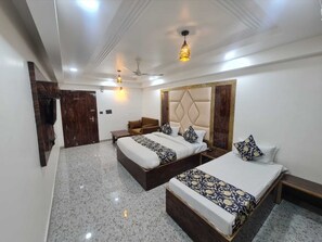 Habitación (Standard Triple Bed AC) | Wifi gratis