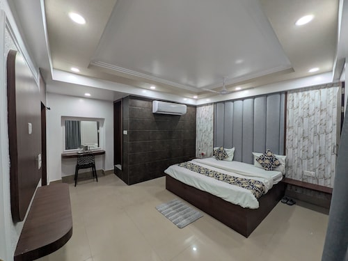 Hotel Vrindavan Palace