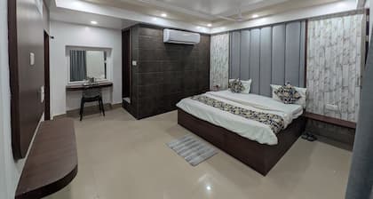 Hotel Vrindavan Palace