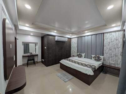 Hotel Vrindavan Palace