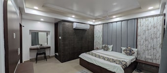 Hotel Vrindavan Palace