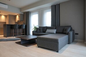 Deluxe Suite | Living area