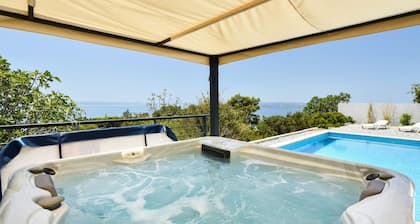 Nice home in Makarska