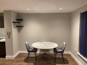 Apartment, 1 King-Bett und Schlafsofa | Wohnbereich