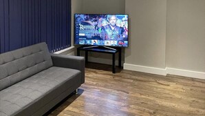 Living room - Comfortable 1-bed Studio Apartment in Birmingham (Birmingham)