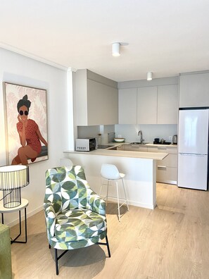 Standard-Apartment, 2 Schlafzimmer, Küche, Erdgeschoss | Eigene Küche