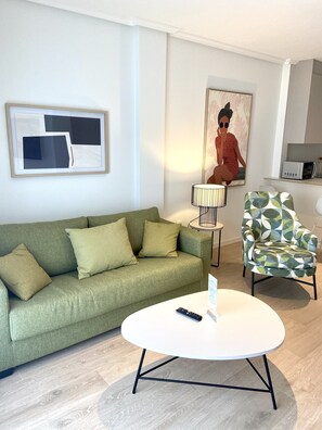 Standard Apartment, 2 Bedrooms, Kitchen, Ground Floor | Living area