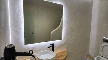 Apartment | Bathroom | Shower, towels