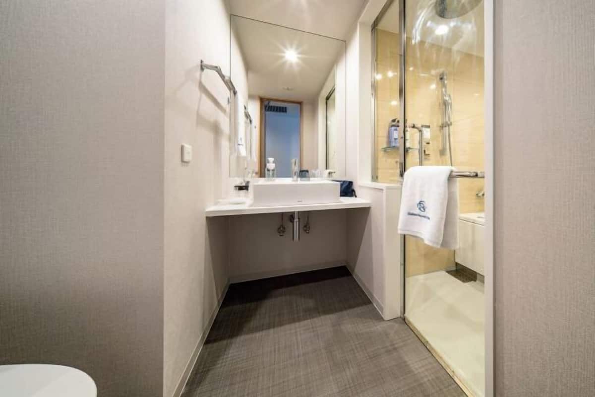 Bathroom | Combined shower/tub, rainfall showerhead, hair dryer, slippers