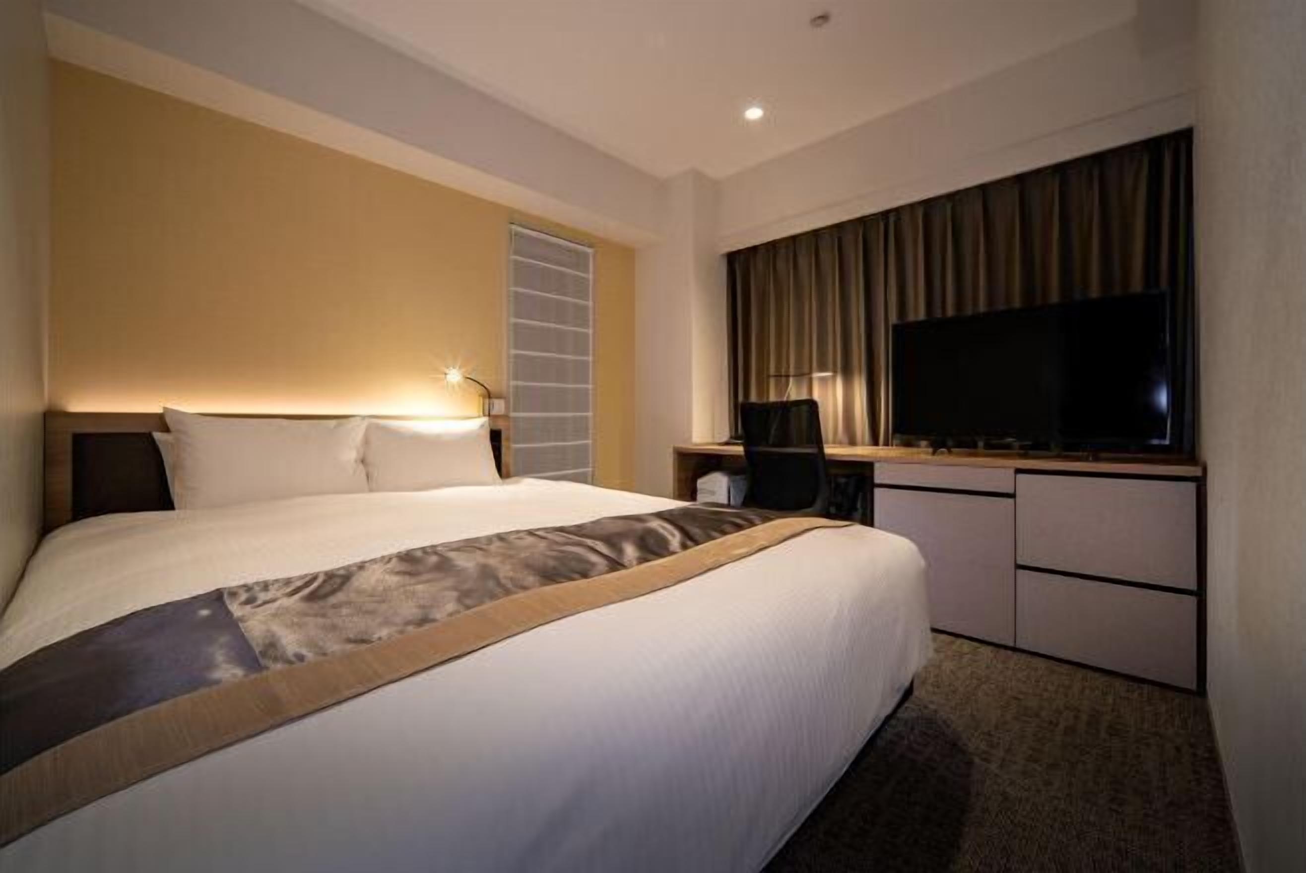 Down comforters, in-room safe, desk, laptop workspace