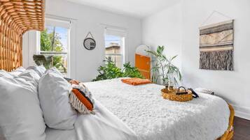 2 bedrooms, in-room safe, desk, iron/ironing board