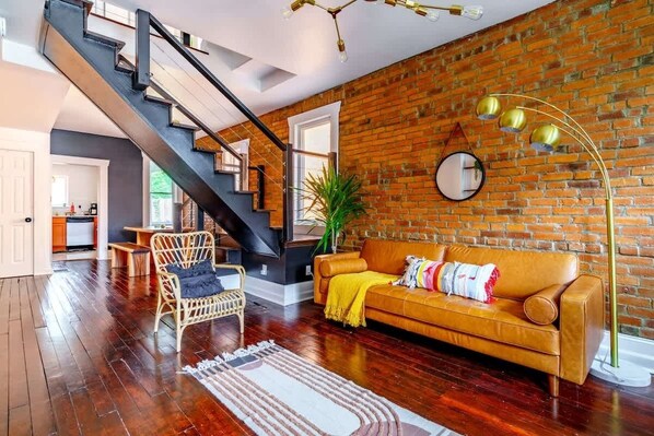 Televisor intel·ligent, llibres, videoteca i oficines 