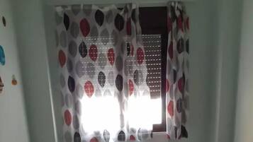 2 chambres, fer et planche à repasser