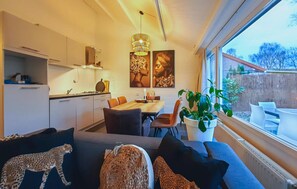 Een smart-tv en een open haard