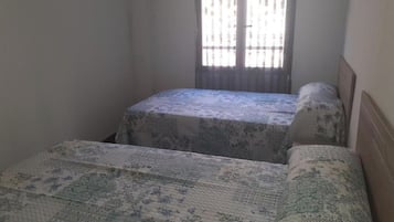 2 slaapkamers, een strijkplank/strijkijzer, gratis wifi, beddengoed