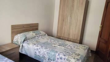 2 slaapkamers, een strijkplank/strijkijzer, gratis wifi, beddengoed