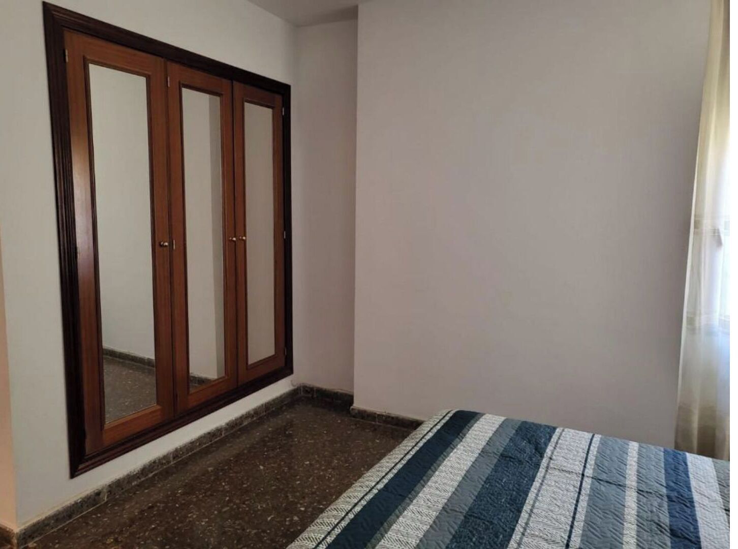 2 dormitorios, tabla de planchar con plancha, wifi gratis y ropa de cama