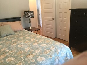 4 bedrooms, desk, iron/ironing board, free WiFi