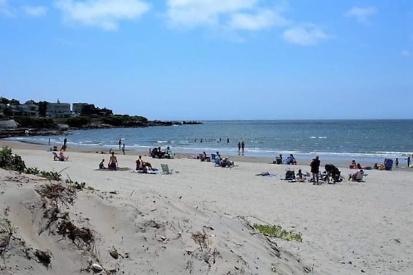 Plage à proximité, chaises longues
