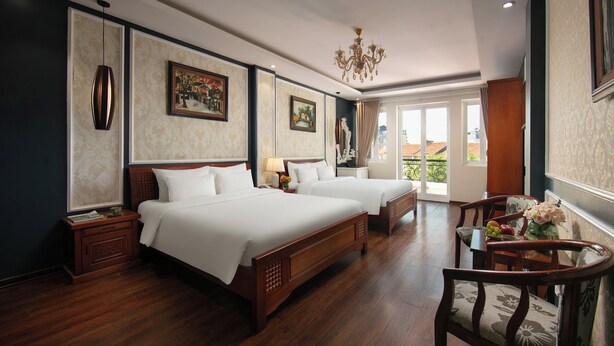 Kamar Keluarga | Seprai premium, bantalan ekstra lembut, dan meja kerja