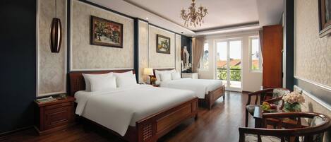 Ropa de cama de alta calidad, colchones con pillow-top y escritorio